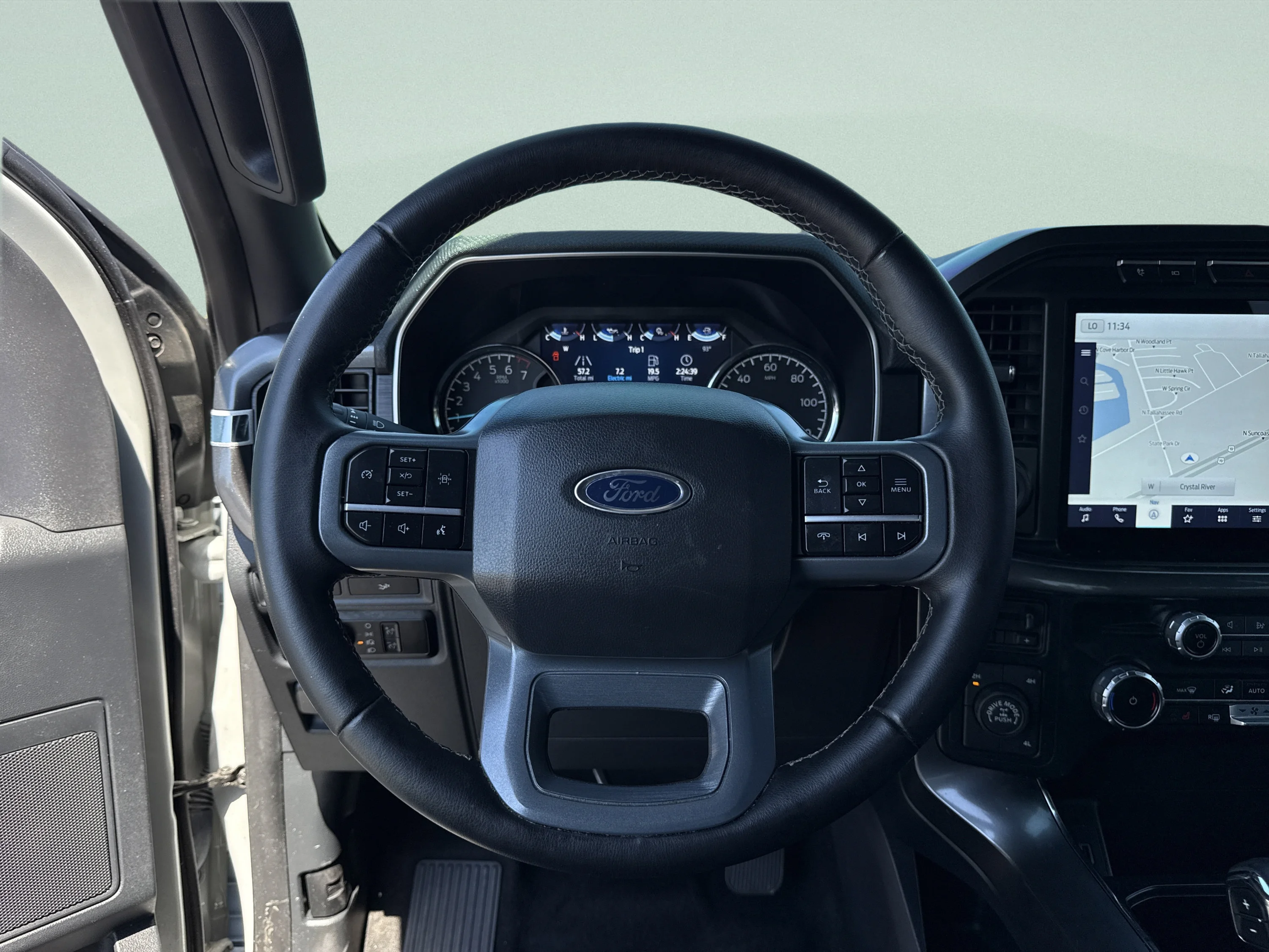 Used 2023 Avalanche Gray Ford XLT image 42