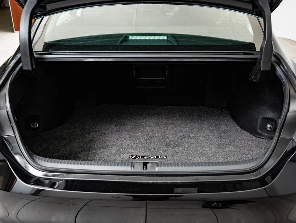 Certified Used 2020 OBSIDIAN Lexus 300h Ultra Luxury image 21