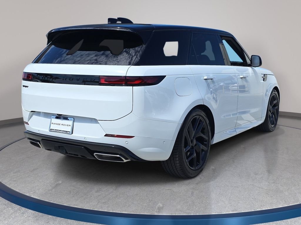 New 2026 Fuji White Land Rover Dynamic SE image 5