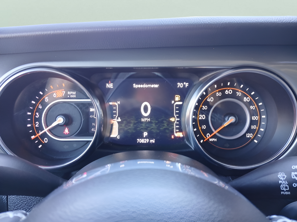 Used 2023 Green Jeep Sahara image 15