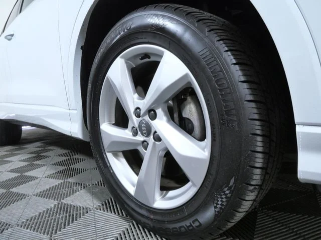 Used 2019  Audi 2.0T Premium image 2