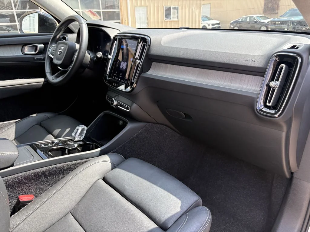 Certified Used 2026 Crystal White Volvo Plus image 29
