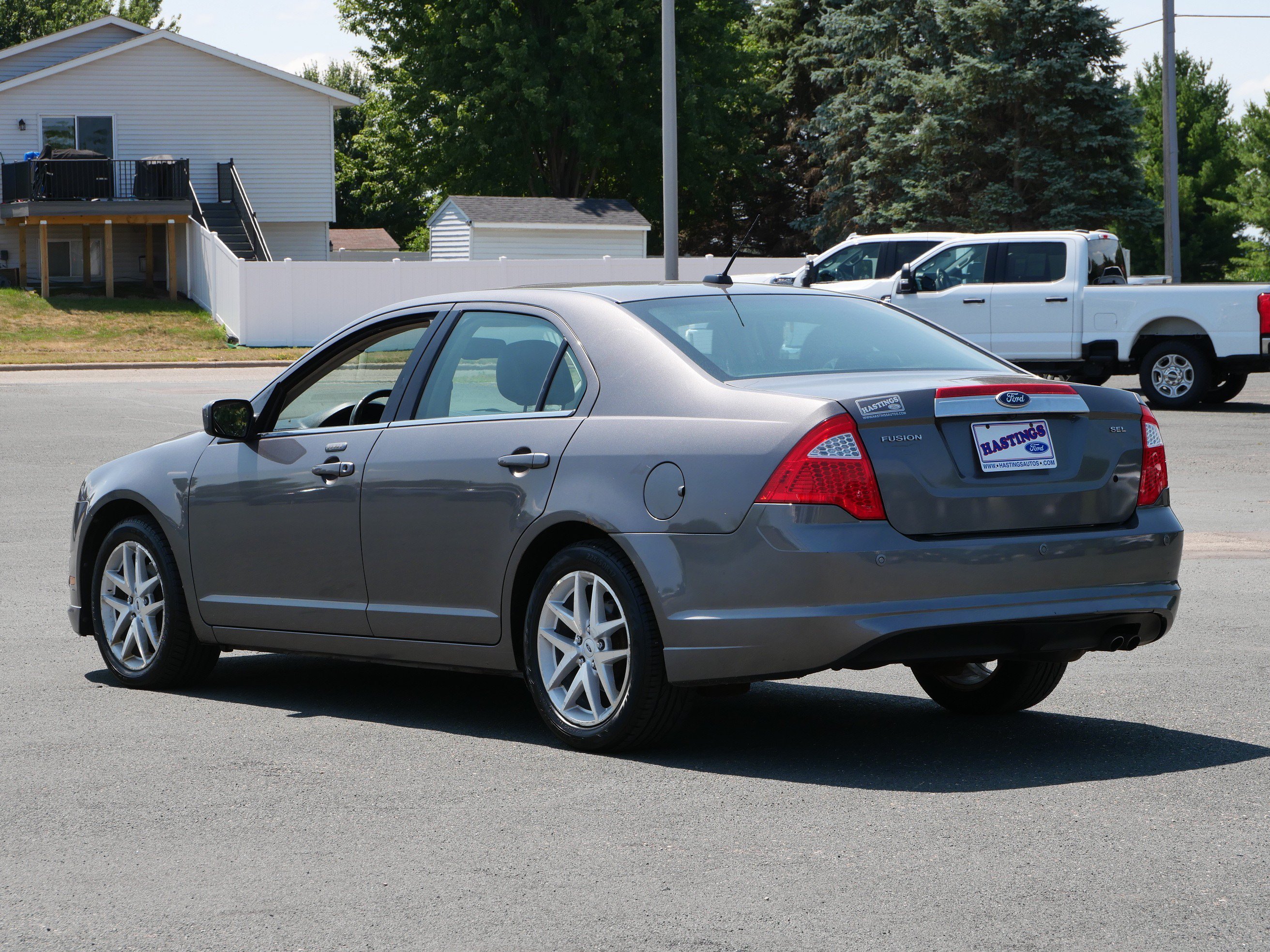 Used 2010 Gray Ford SEL image 3