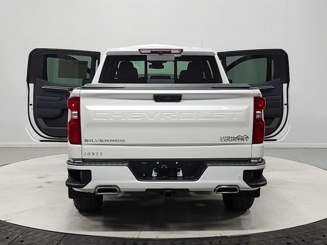Used 2024 Iridescent Pearl Tricoat Chevrolet High Country image 14