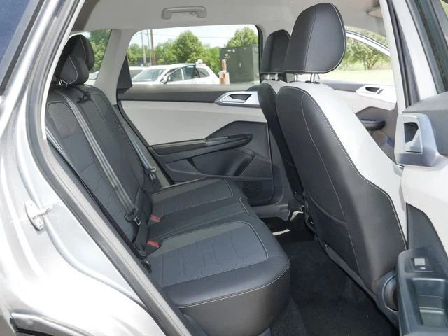 Certified Used 2025 Silver Volkswagen 1.5T SE image 19