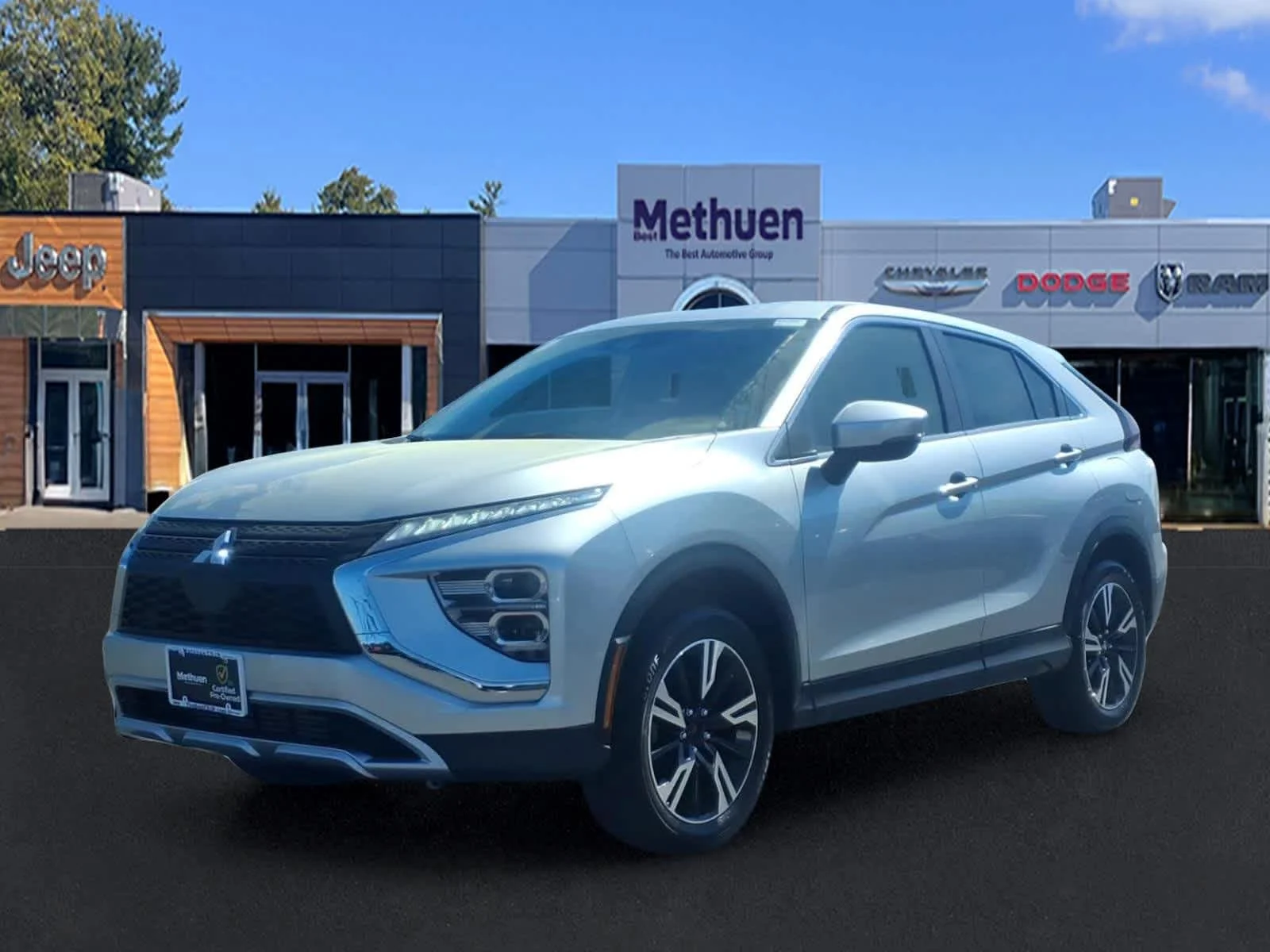 Used 2024 Alloy Silver Metallic Mitsubishi SE image 9