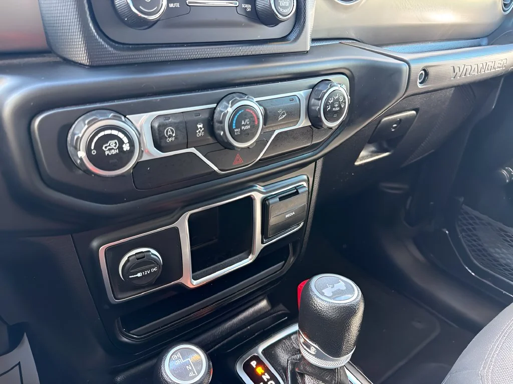 Used 2021 Granite Crystal Metallic Clearcoat Jeep Unlimited Sport image 26