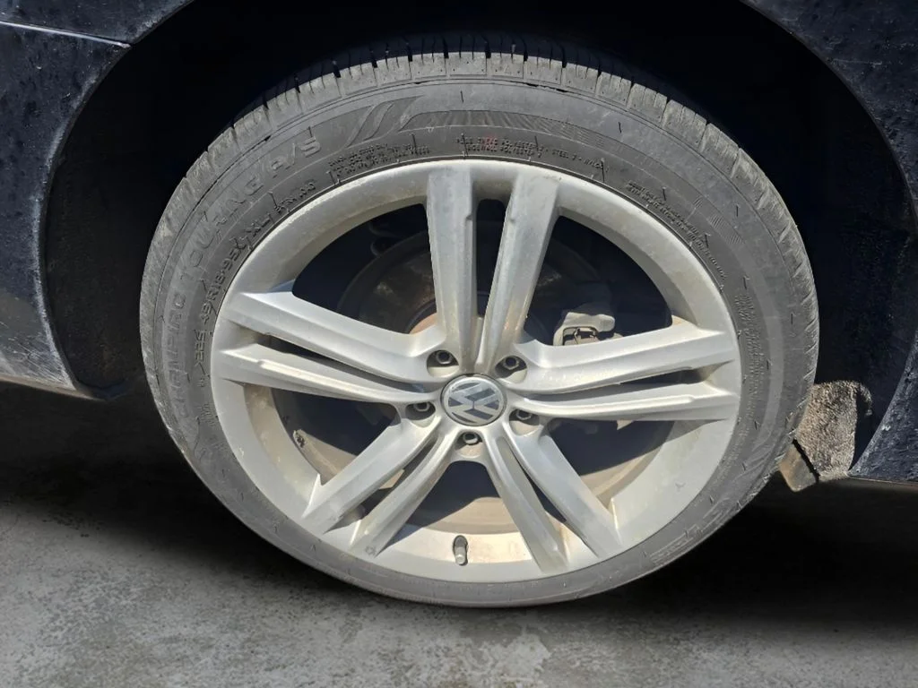 Used 2013 Black Volkswagen TDI SEL Premium image 13
