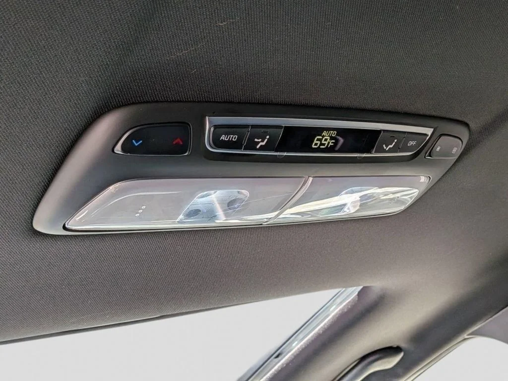 Used 2023 White Kia EX X-Line image 28