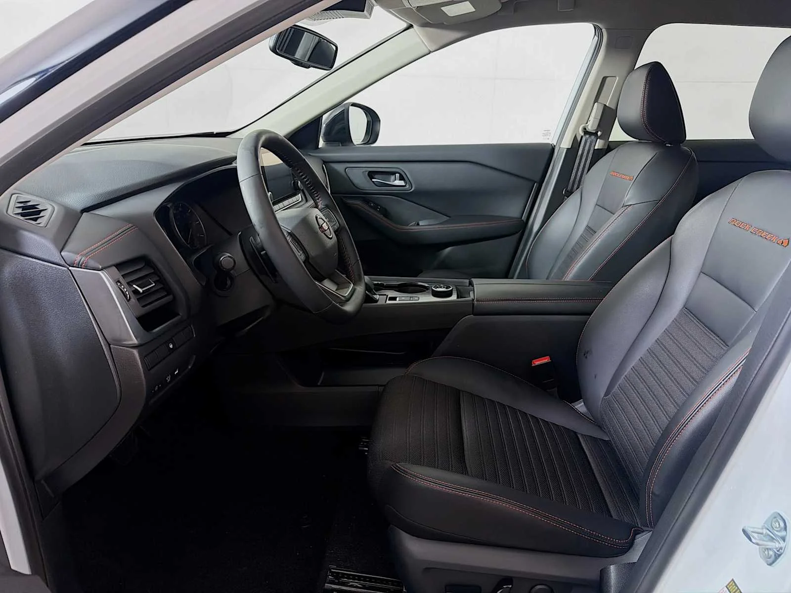 Certified Used 2025 Everest White Pearl Nissan Rock Creek image 17