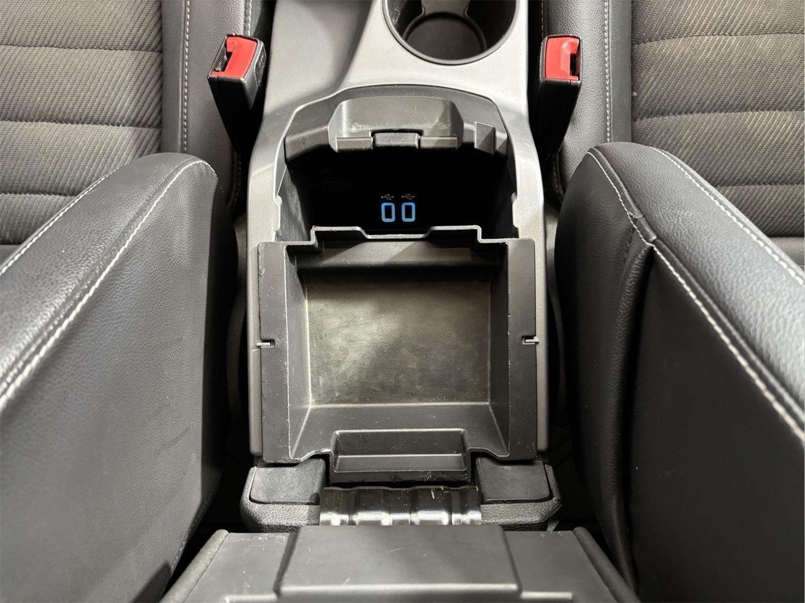 Used 2016 Shadow Black Ford SE image 34