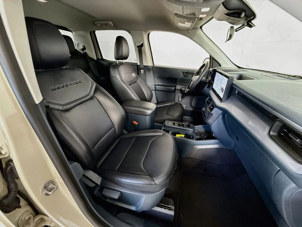 Used 2025 Desert Sand Ford Lariat image 29