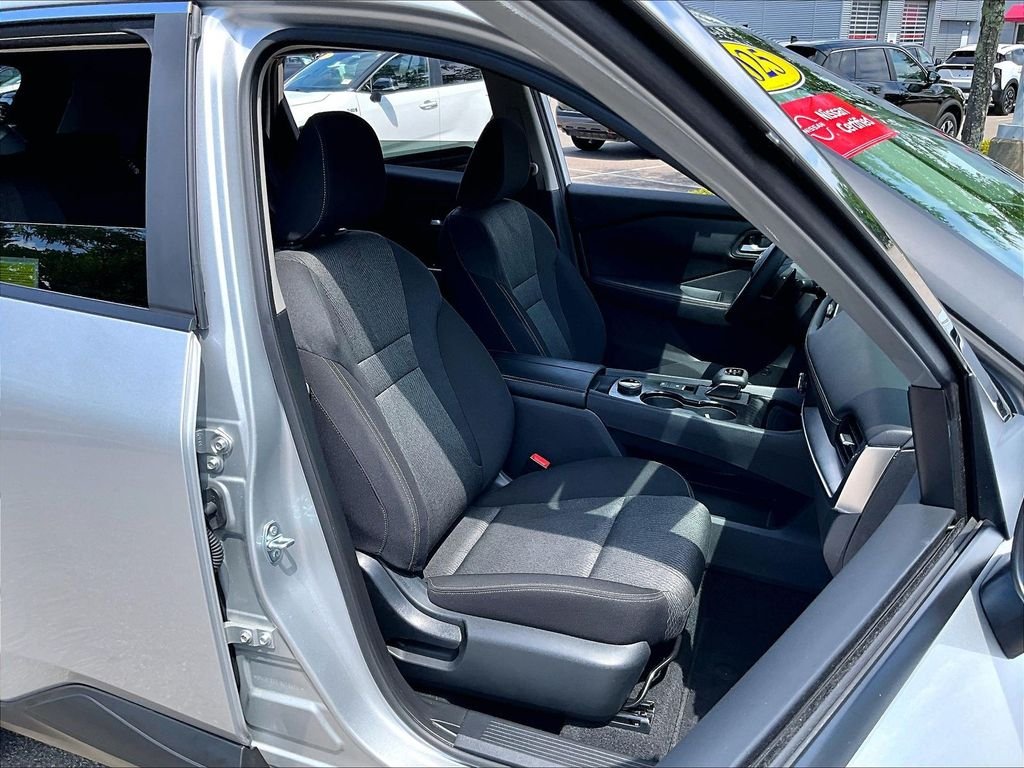 Used 2025 Silver Nissan SV image 11