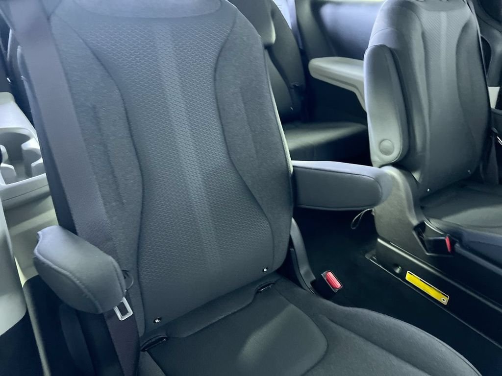 Certified Used 2024  Kia LX image 29
