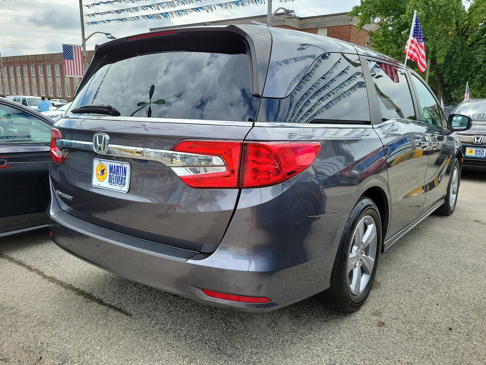 Used 2018 Modern Steel Metallic Honda EX image 4