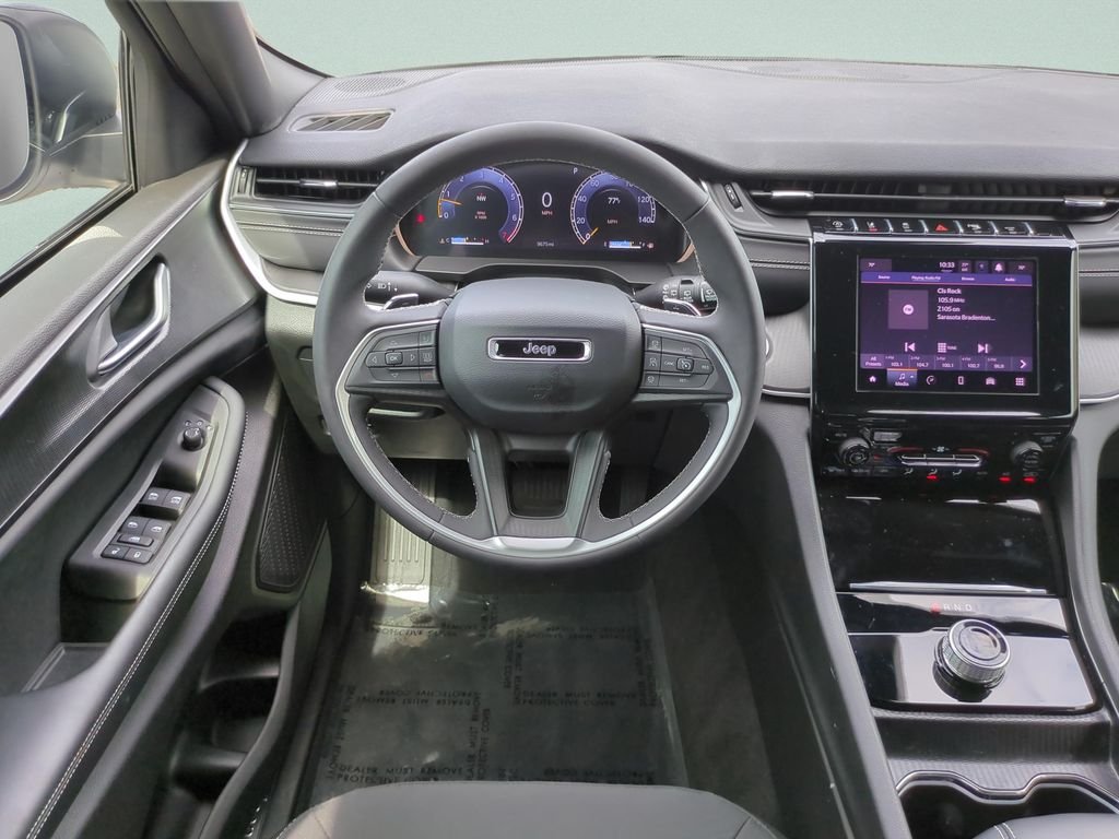 Used 2025 White Jeep Laredo image 12