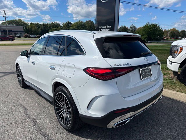 New 2027 MANUFAKTUR Moonlight White Metallic Mercedes-Benz GLC 350 image 3