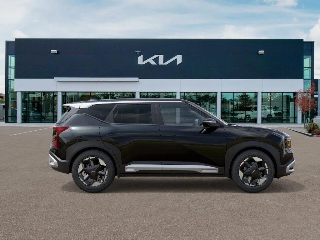 New 2027 Black Kia S image 7