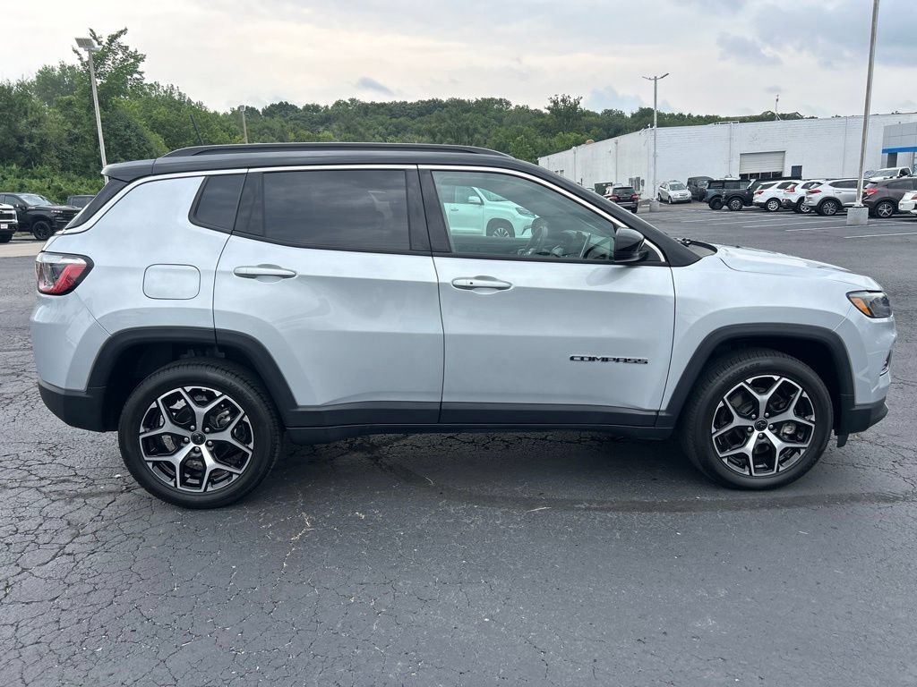 Used 2025 Silver Jeep Limited 4x4 image 4