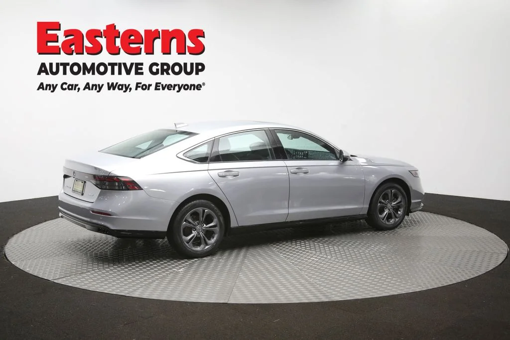 Used 2025 Silver Honda EX-L image 38