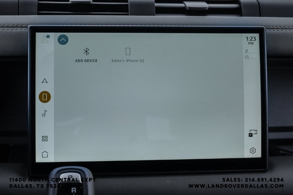 Used 2025 White Land Rover X-Dynamic SE image 36