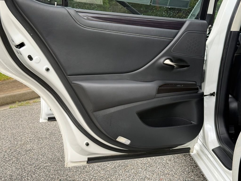 Used 2019 White Lexus 350 image 23
