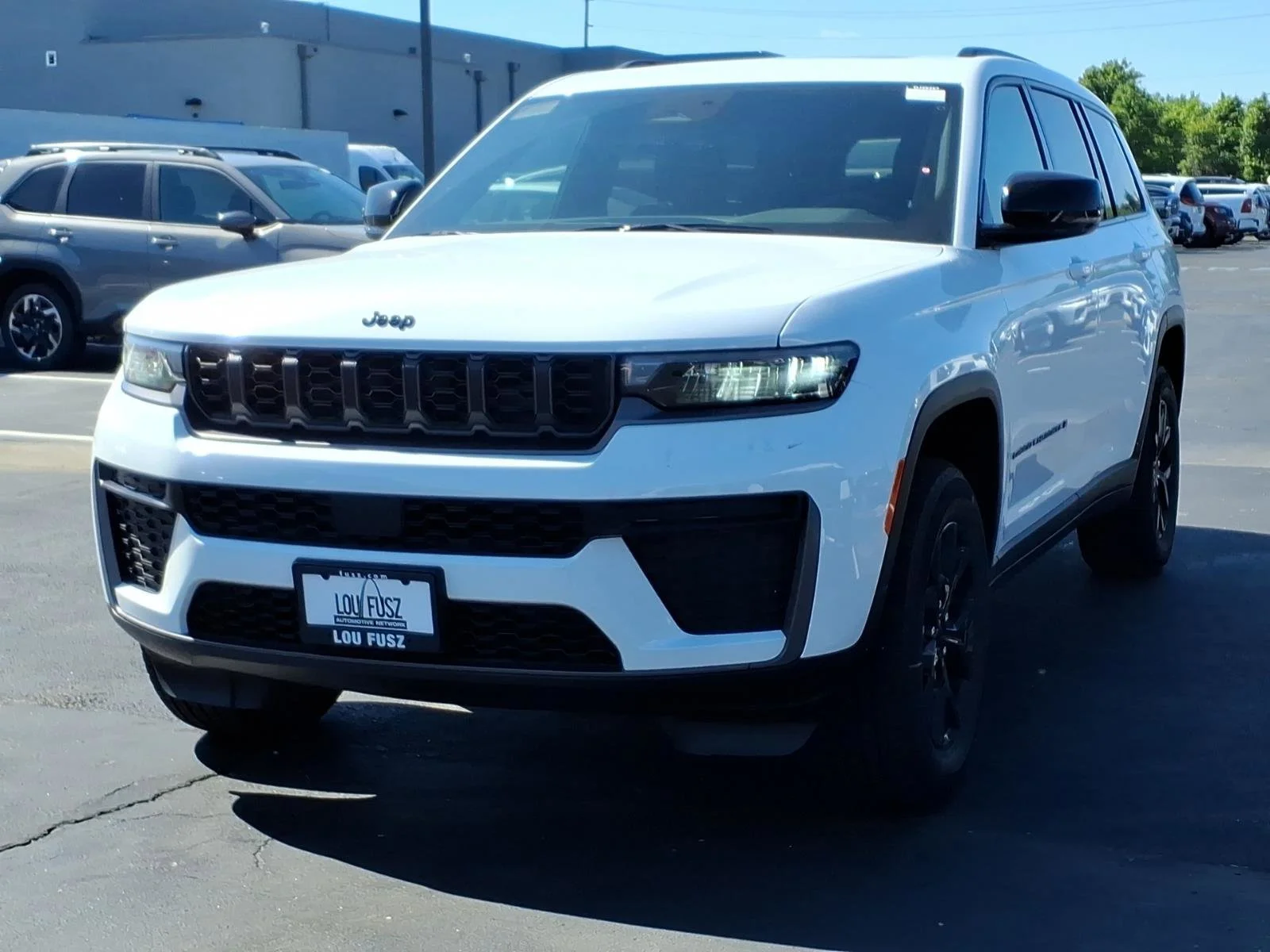New 2026 Bright White Clear-Coat Exterior Paint Jeep Laredo image 2