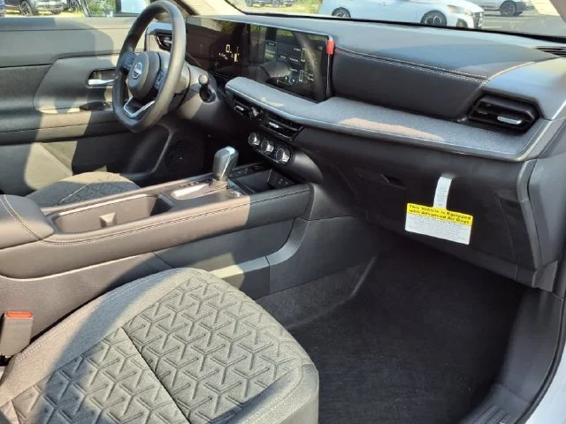 Used 2025 White Nissan SV image 18