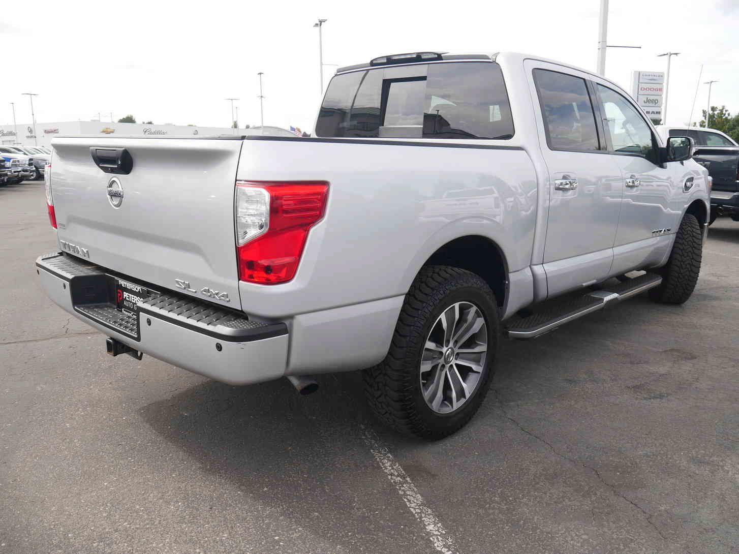 Used 2017 Silver Nissan SL image 25