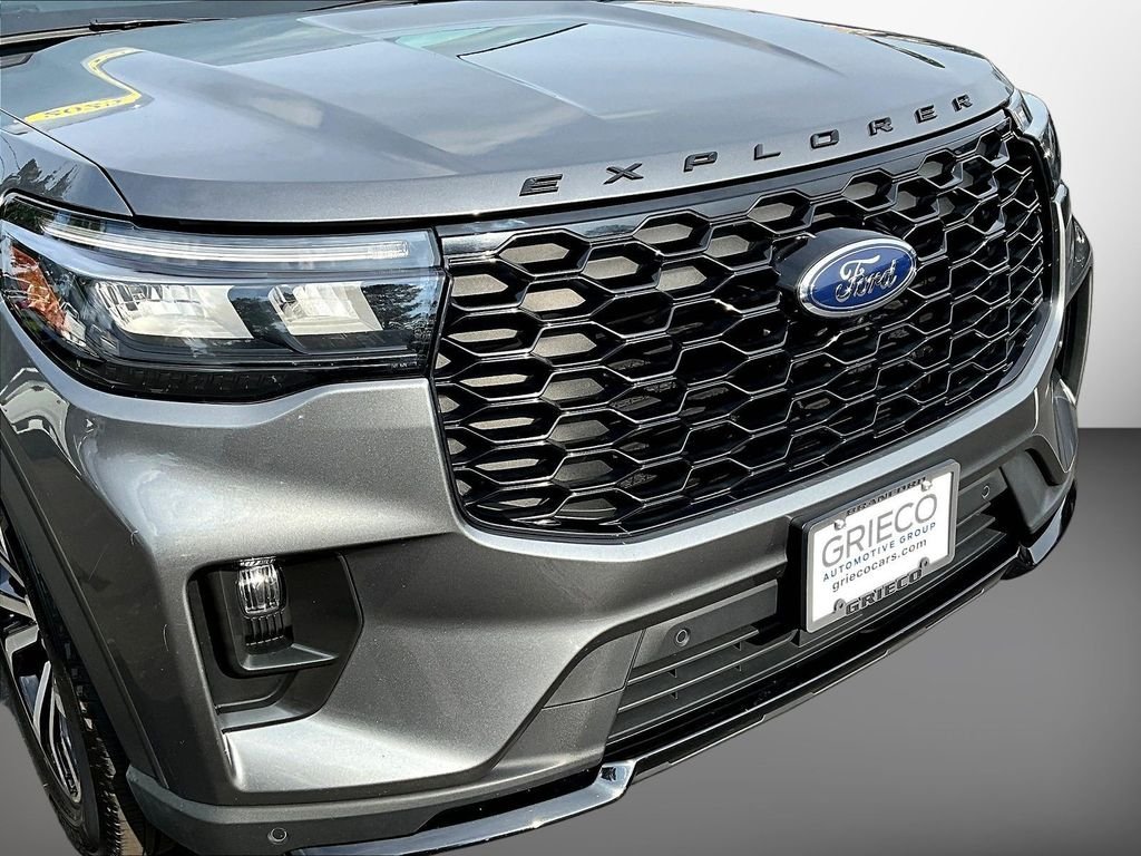 Used 2025 Gray Ford ST-Line image 34