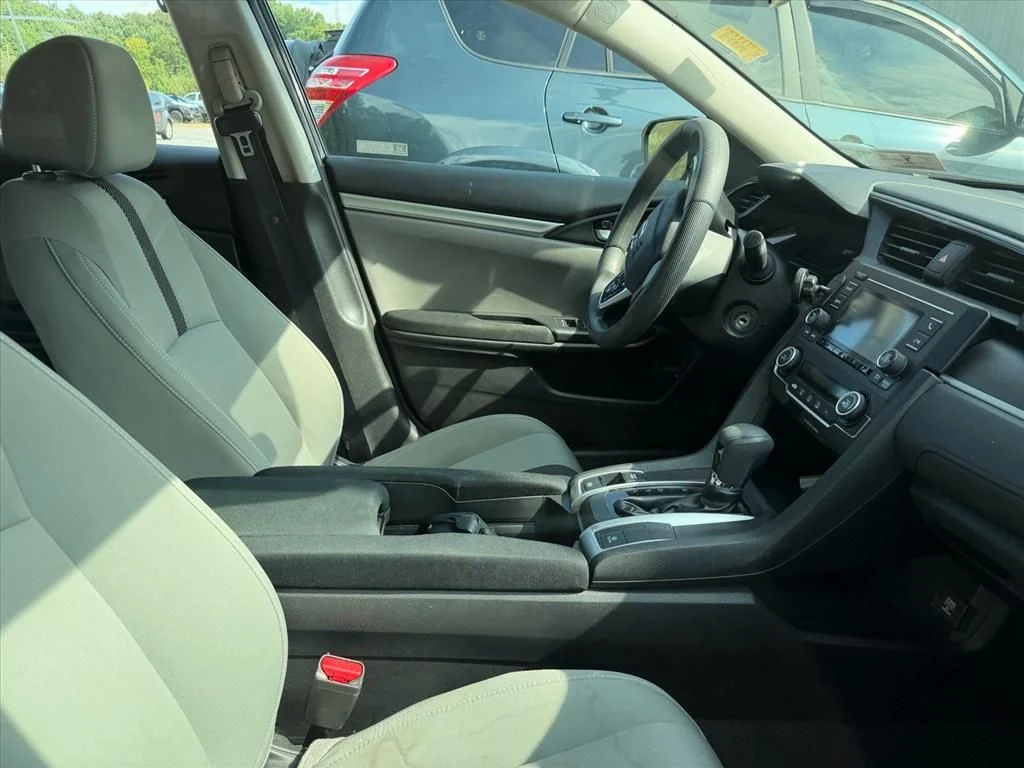 Used 2019  Honda LX image 4