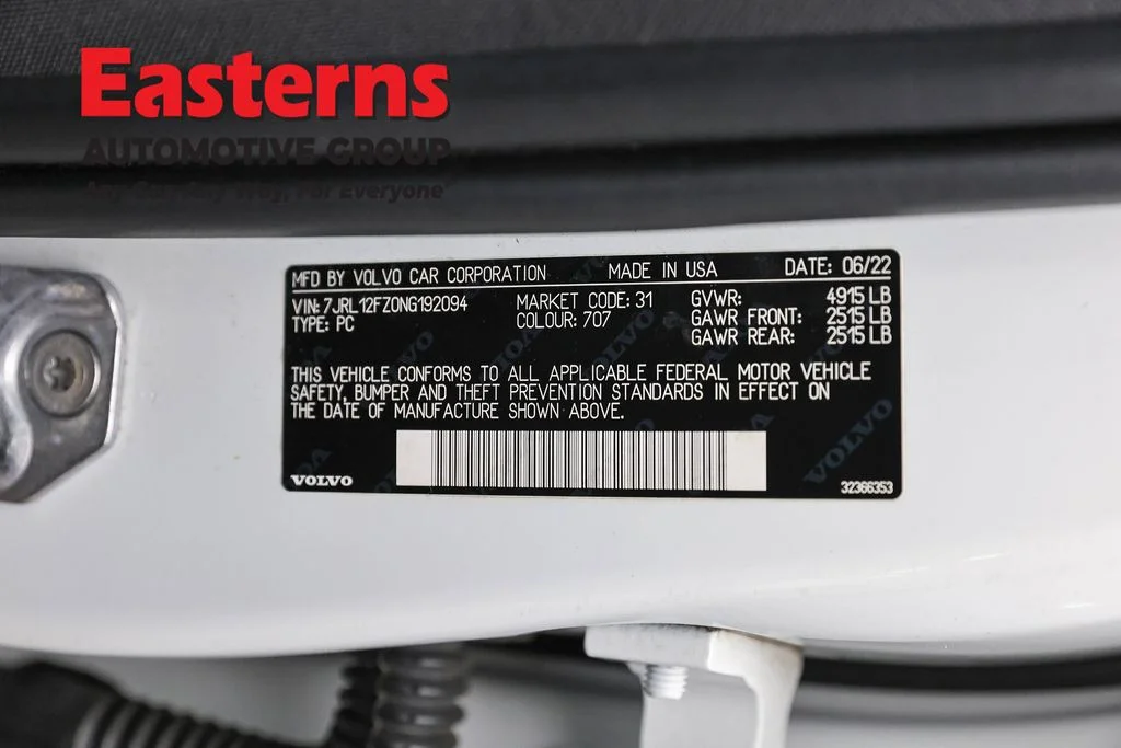 Used 2022 White Volvo B5 Momentum image 35