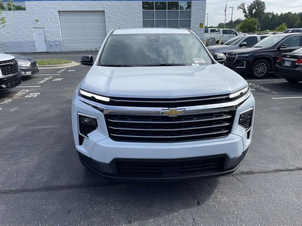 New 2026 Polar White Tricoat Chevrolet LT image 2
