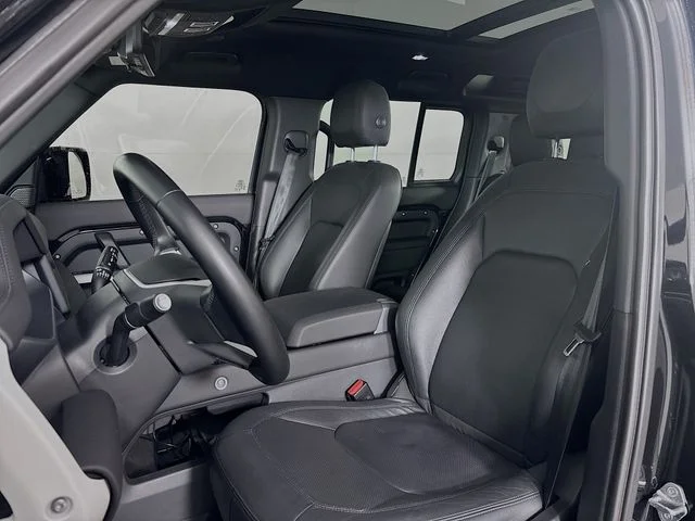 Used 2024  Land Rover S image 22