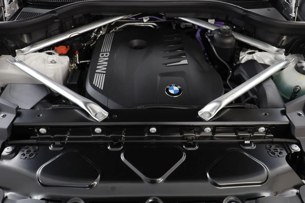 New 2026 White BMW xDrive40i image 24