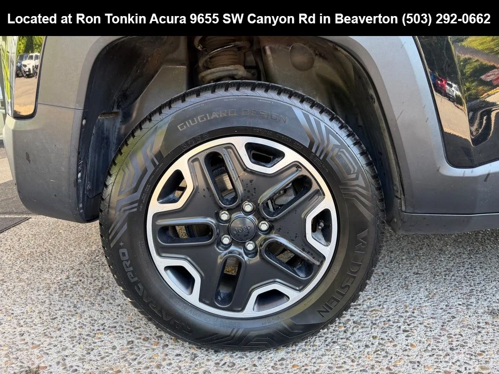 Used 2016 Black Jeep Trailhawk image 9