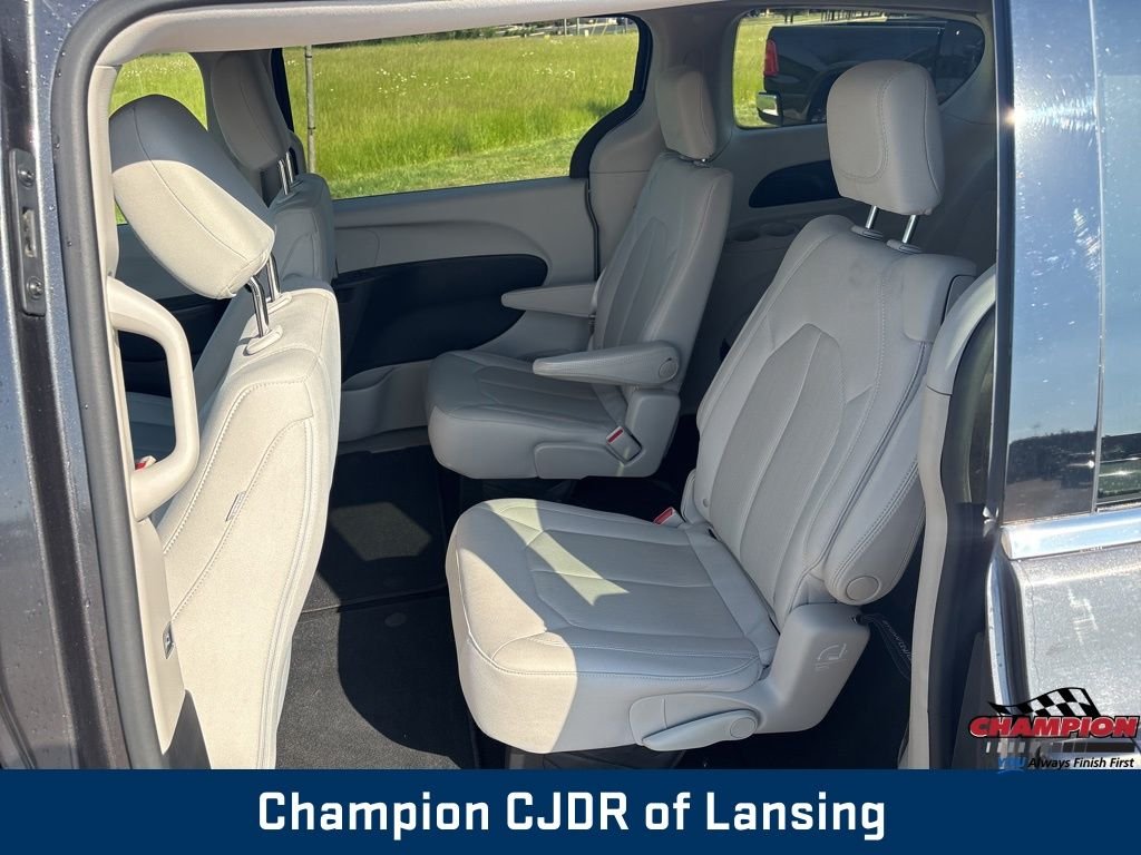 Used 2017 Gray Chrysler Touring image 16