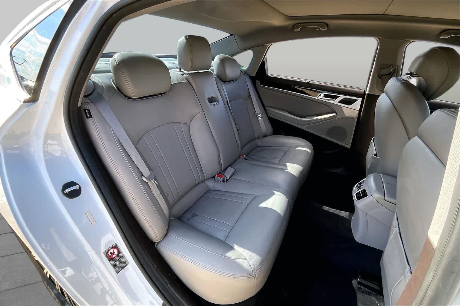 Used 2017 Casablanca White Genesis 3.8L image 21
