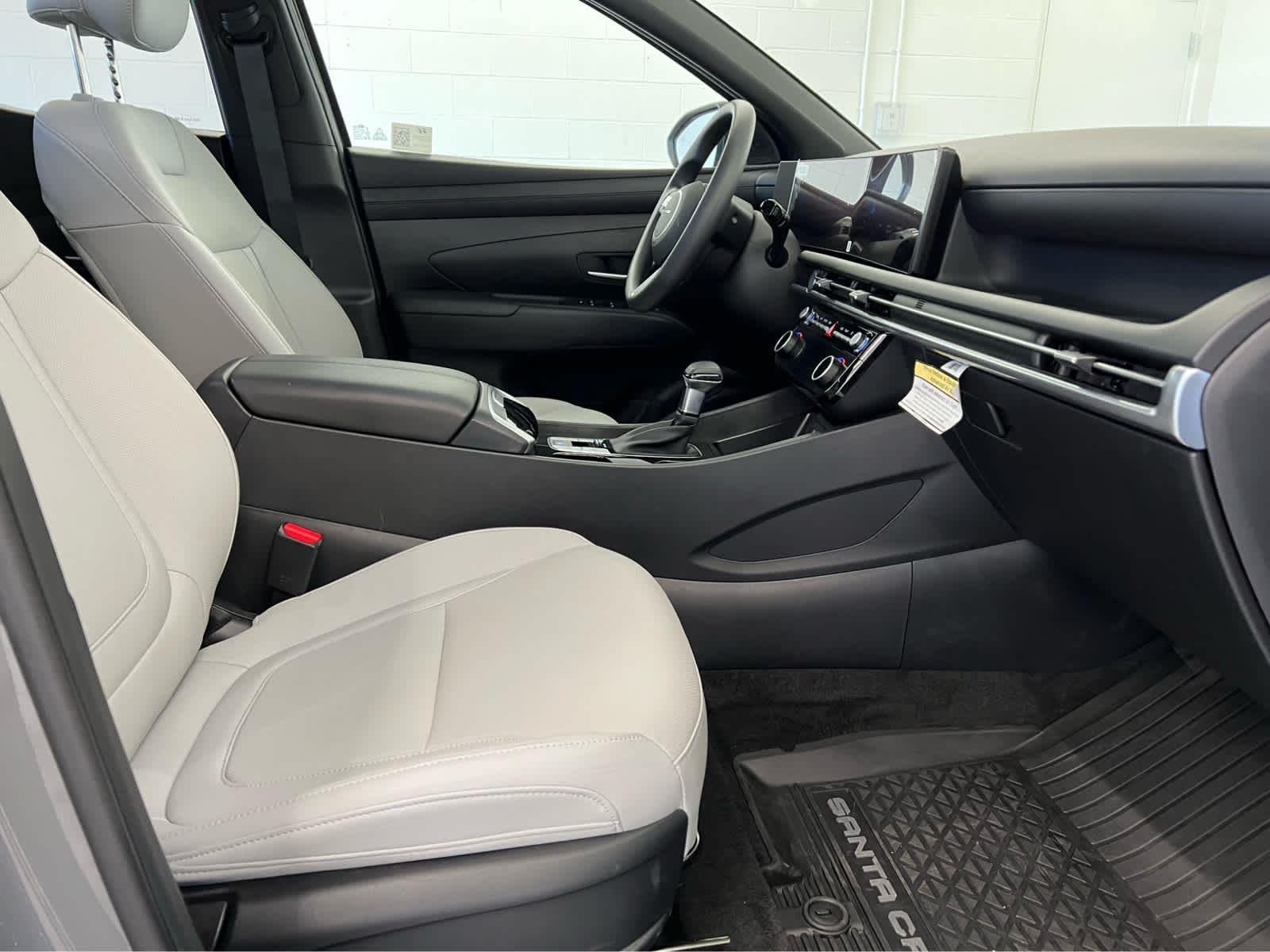 Used 2025 Hampton Gray Hyundai SEL image 27