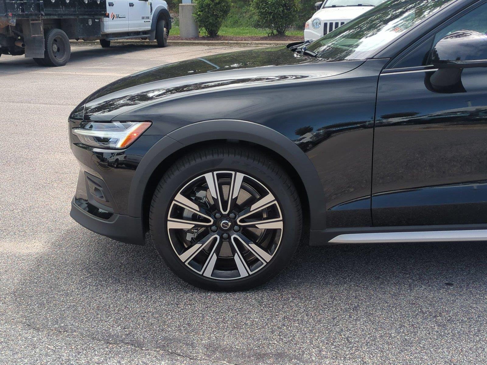 Used 2026 Onyx Black Metallic Volvo Ultra image 10