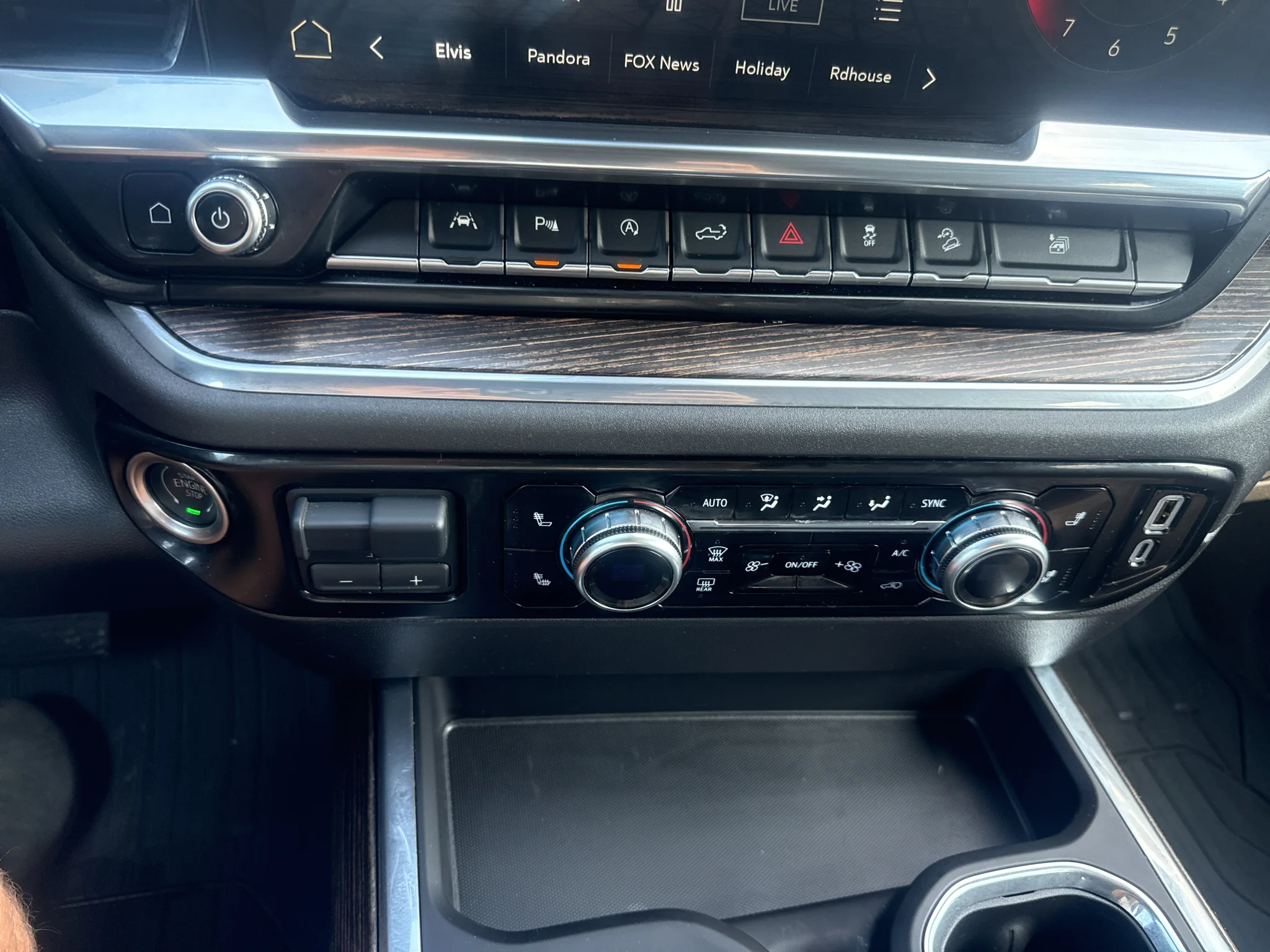 Used 2024 Summit White GMC Elevation image 27