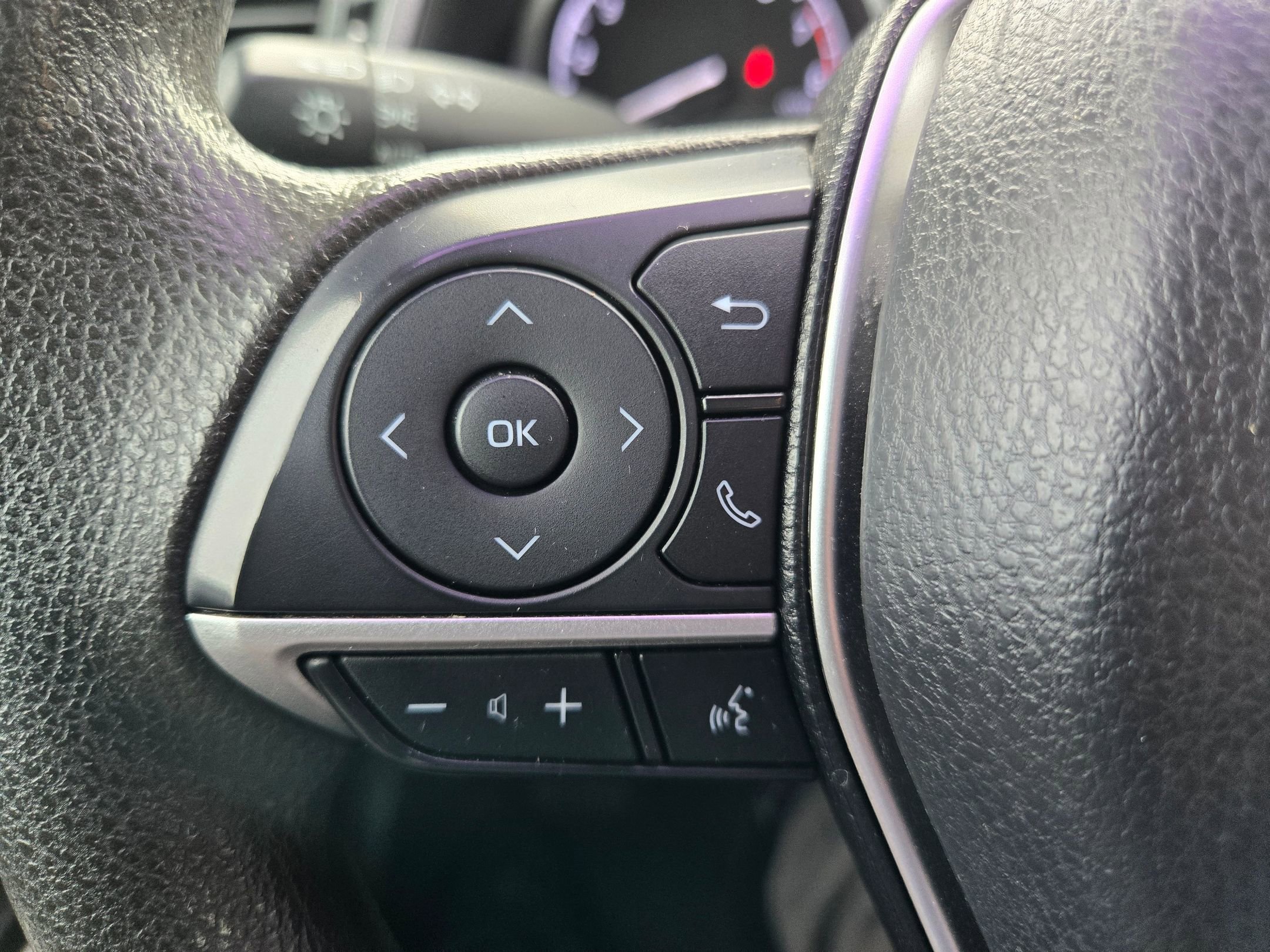 Used 2022 PREDAWN GRAY MI Toyota LE image 27