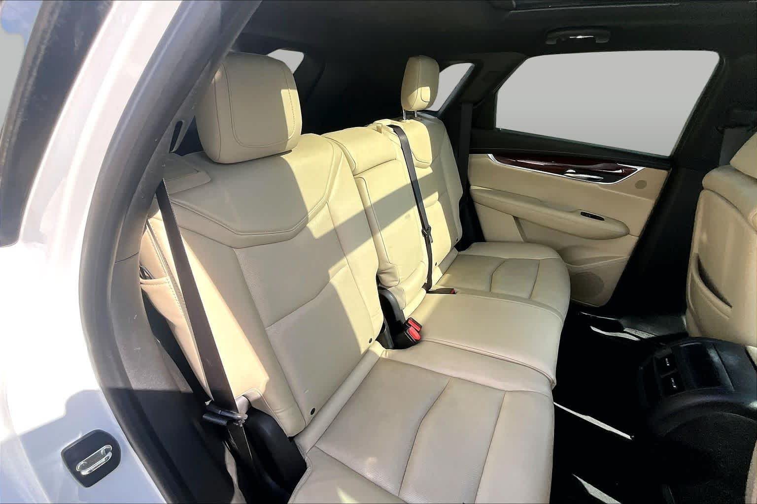 Used 2017 Crystal White Tricoat Cadillac Luxury FWD image 19