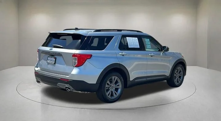 Certified Used 2023 Iconic Silver Metallic Ford XLT image 5