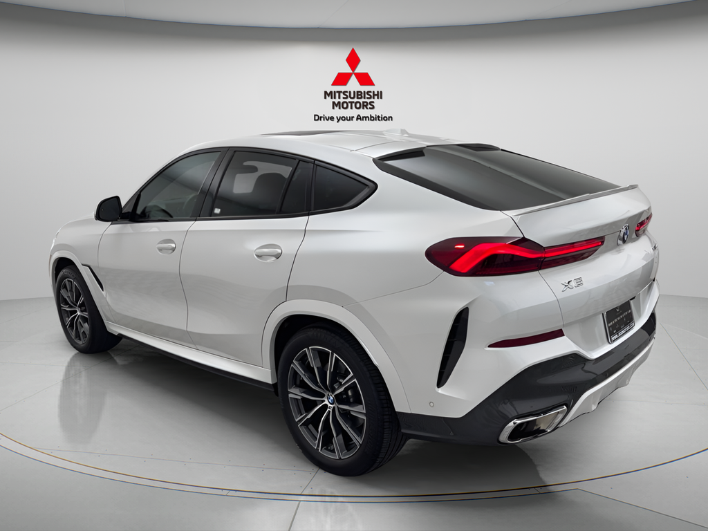Used 2025 White Metallic BMW xDrive40i image 6