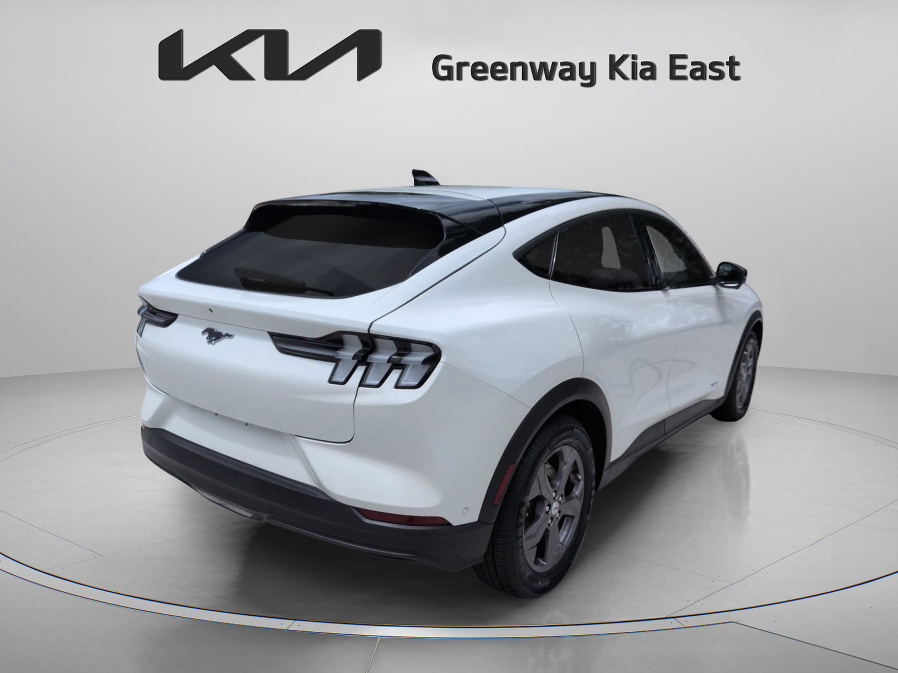 Used 2023 White Metallic Ford Select image 6