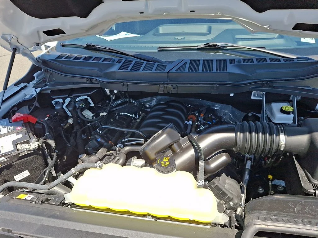 Used 2025 White Ford Lariat image 32