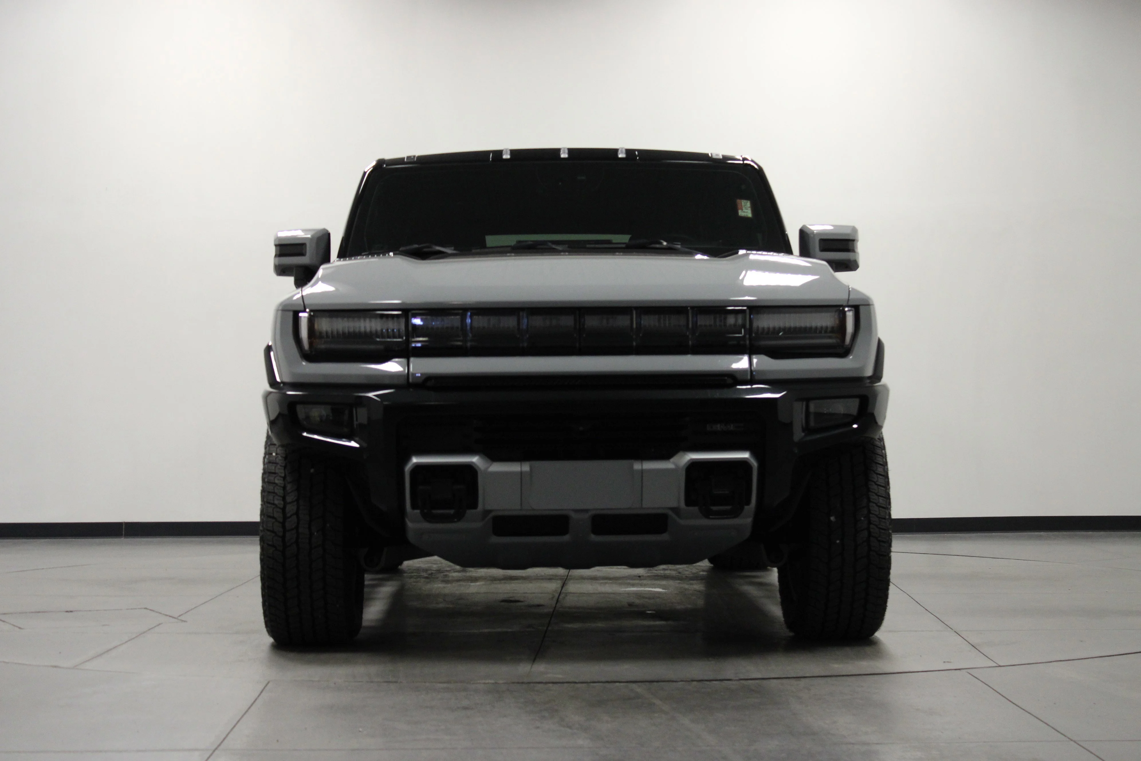 Used 2025 Meteorite Metallic (Grey) GMC 3X image 9