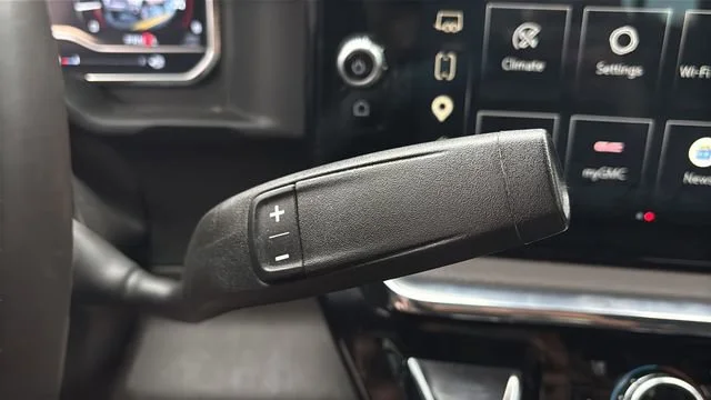 Used 2025 Sterling Metallic GMC Denali image 27