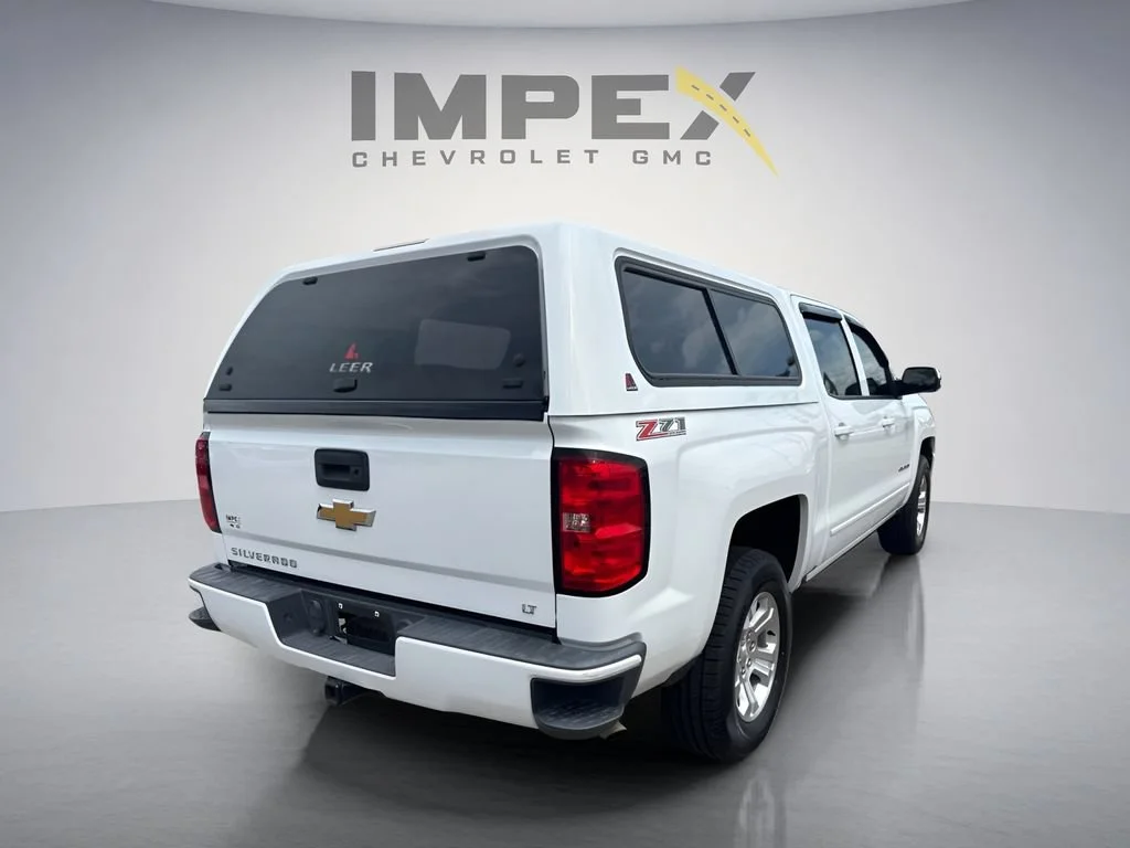 Used 2017 SUMMIT WHITE Chevrolet LT image 5